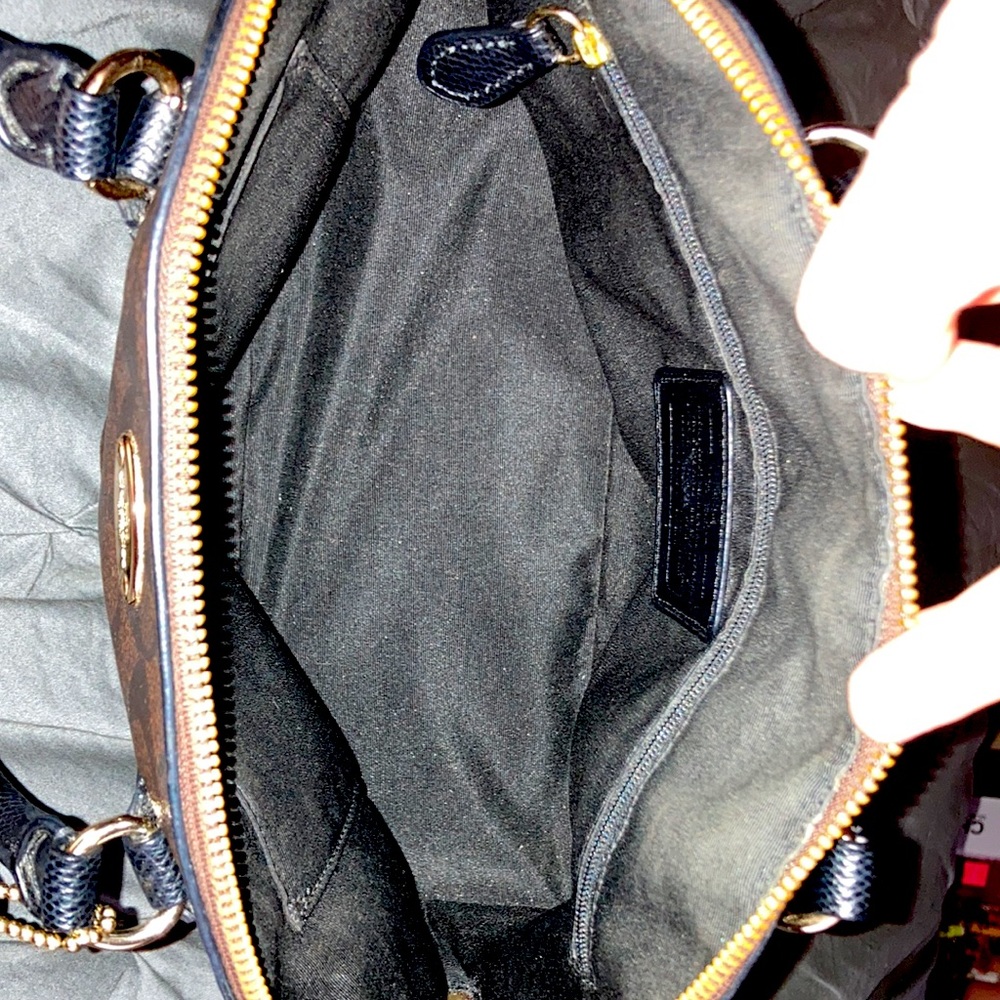 Coach purse - Picture 3 of 4